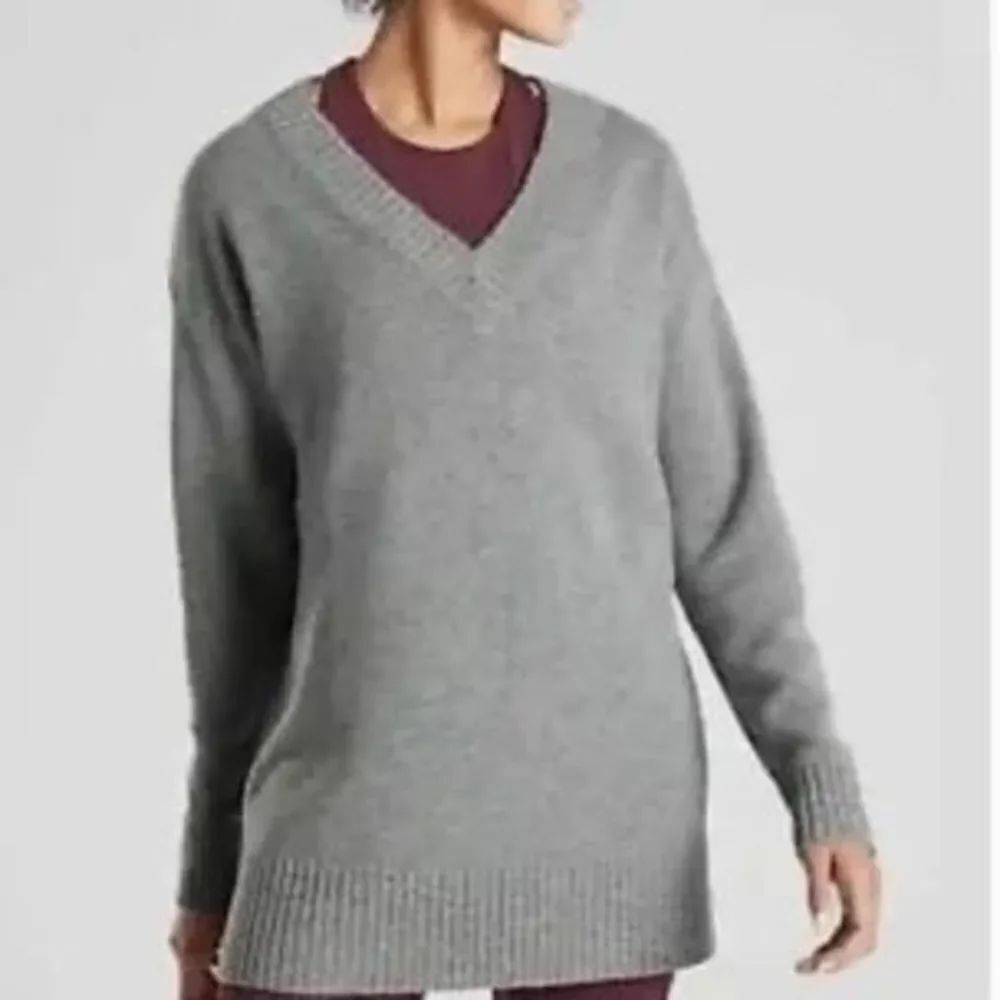 Athleta cashmere wool blend v-neck tunic length heathered gray sweater